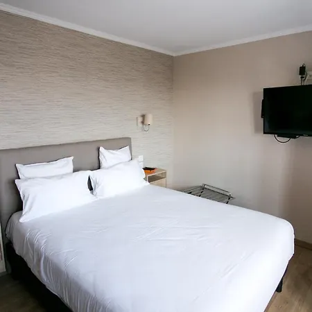 Le Cotentin & Restaurant Le Cot' אורחן 3*